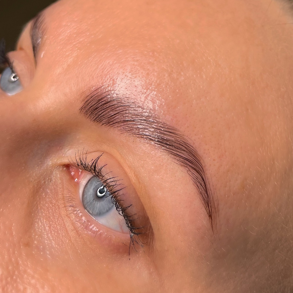 Uzacu laminēšana rezultāts